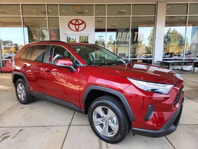 2025 Toyota RAV4 XLE's photo
