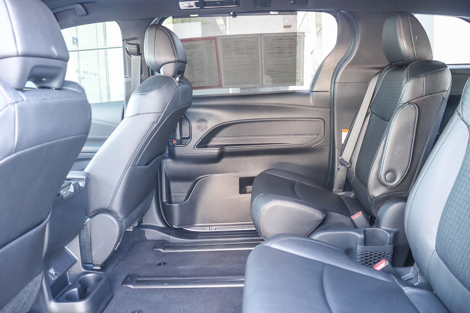 2025 Toyota Sienna Woodland Edition photo 17