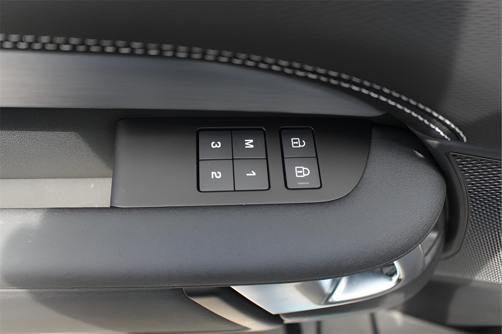 2025 Land Rover Discovery SE photo 7