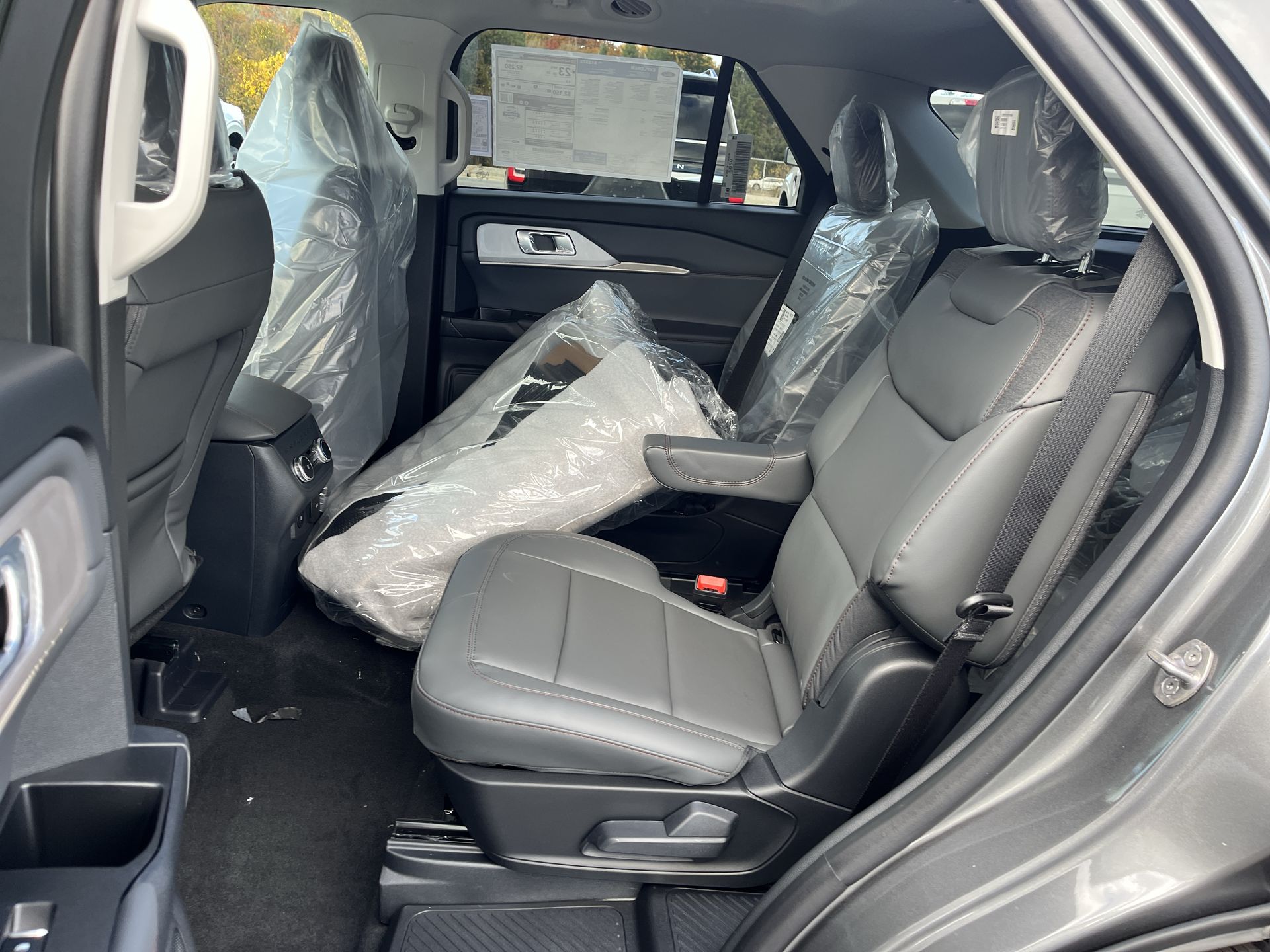 2026 Ford Explorer photo 3