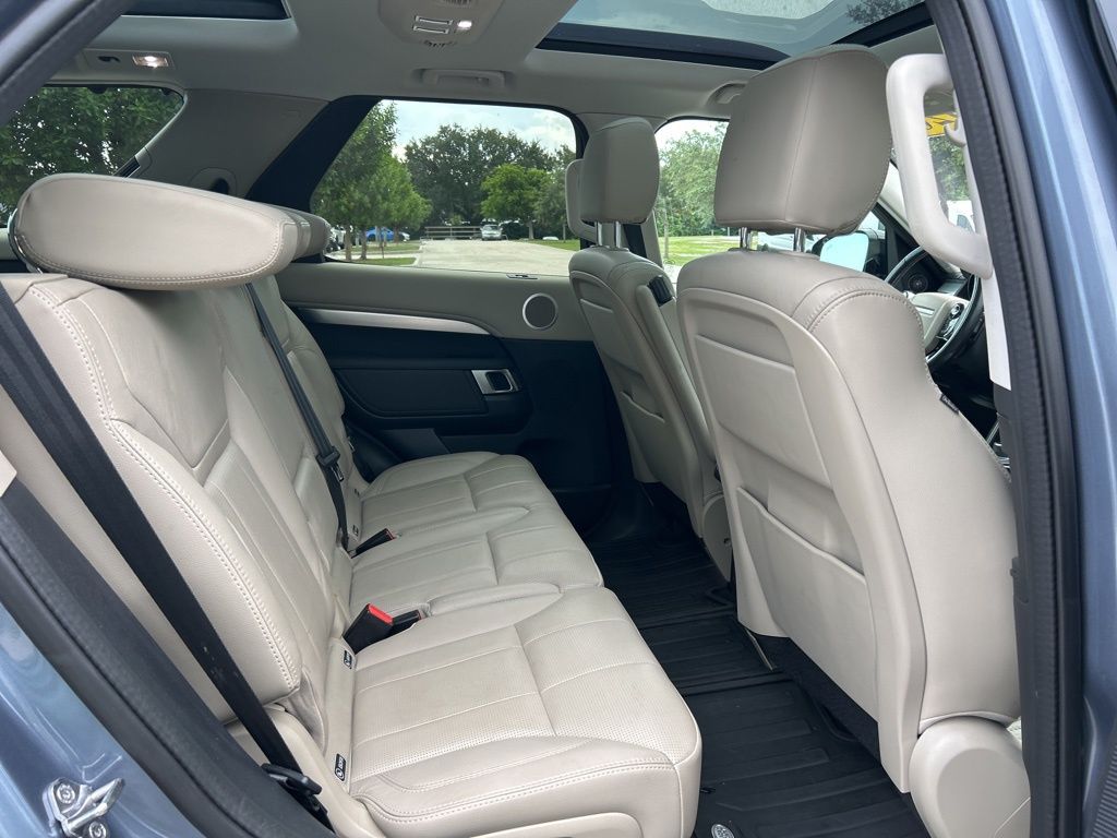 2020 Land Rover Discovery Landmark photo 38