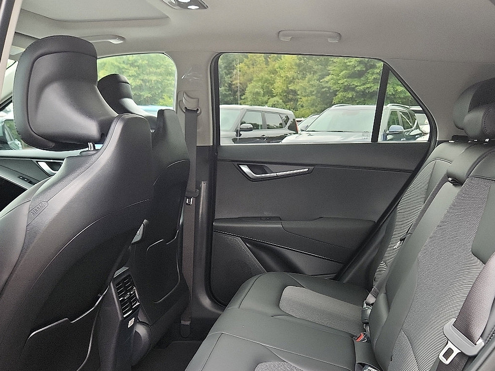 2025 Kia Niro EX Touring photo 5