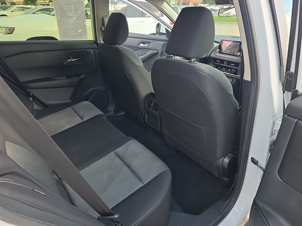 2024 Nissan Rogue SV photo 18