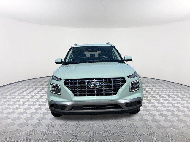 2025 Hyundai Venue Limited photo 2