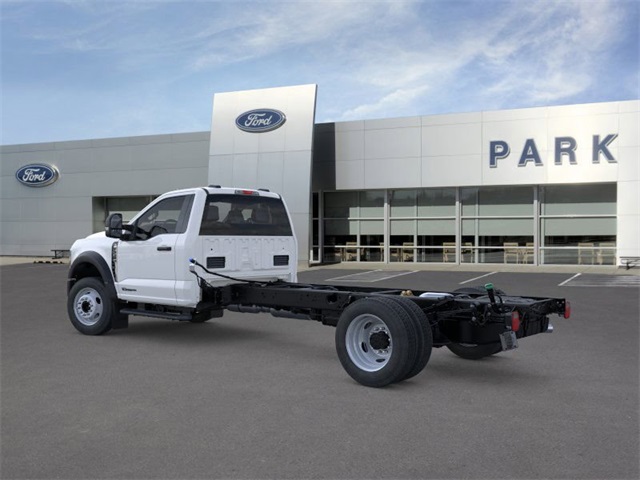 2025 Ford F-550 photo 4