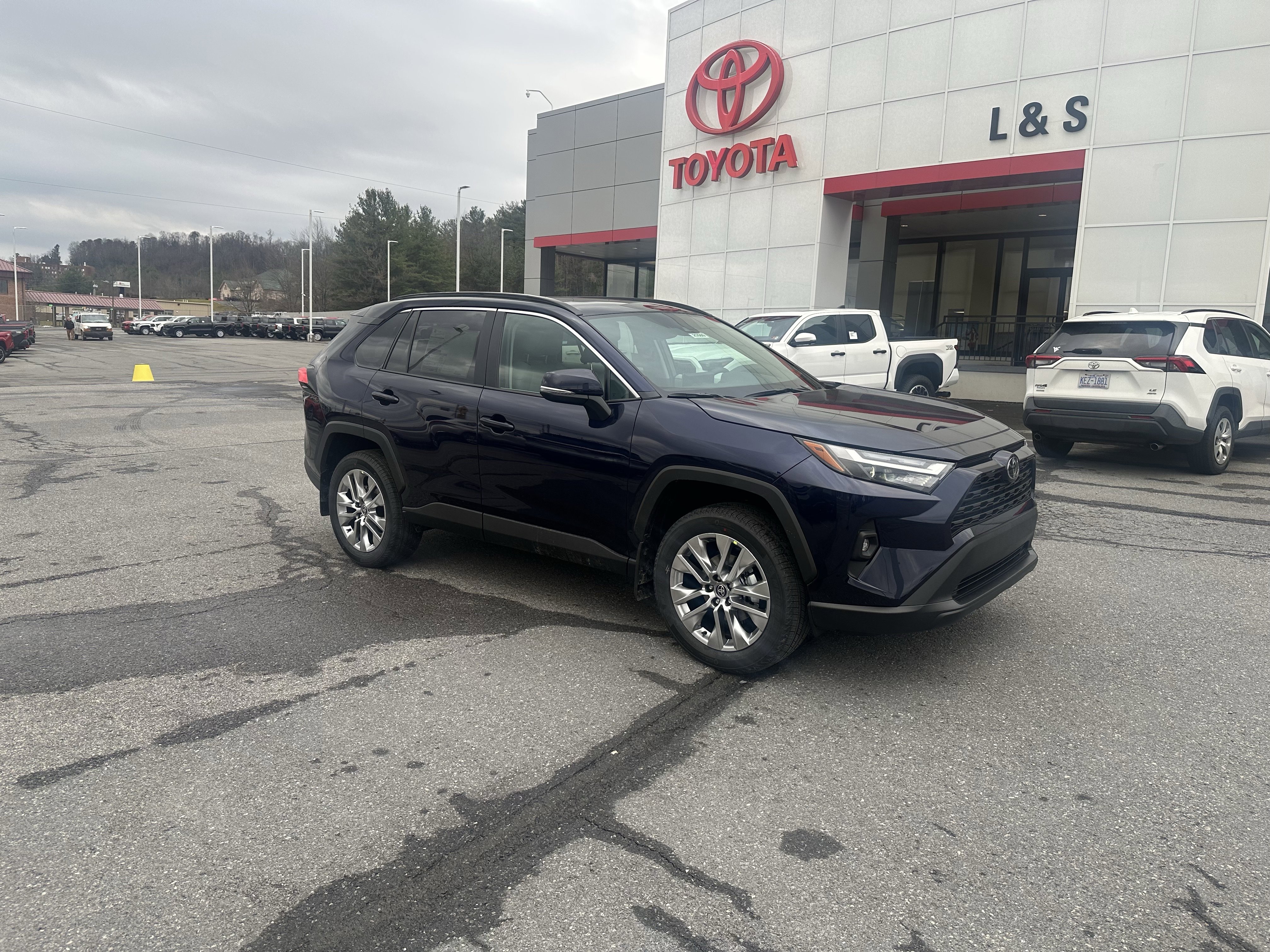 2025 Toyota RAV4 XLE Premium's photo