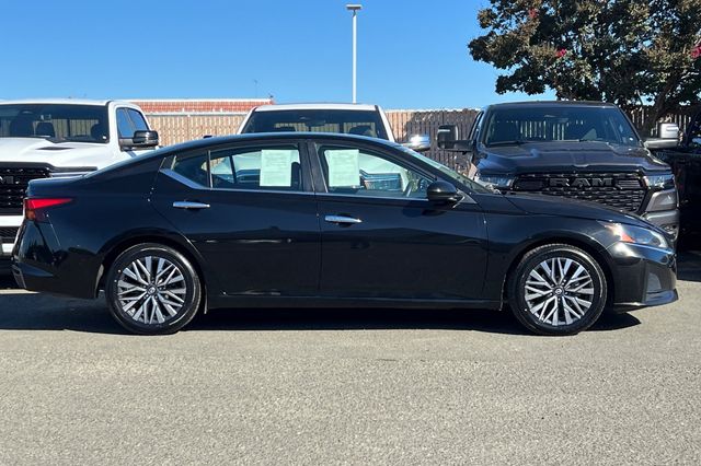 2023 Nissan Altima 2.5 SV photo 3