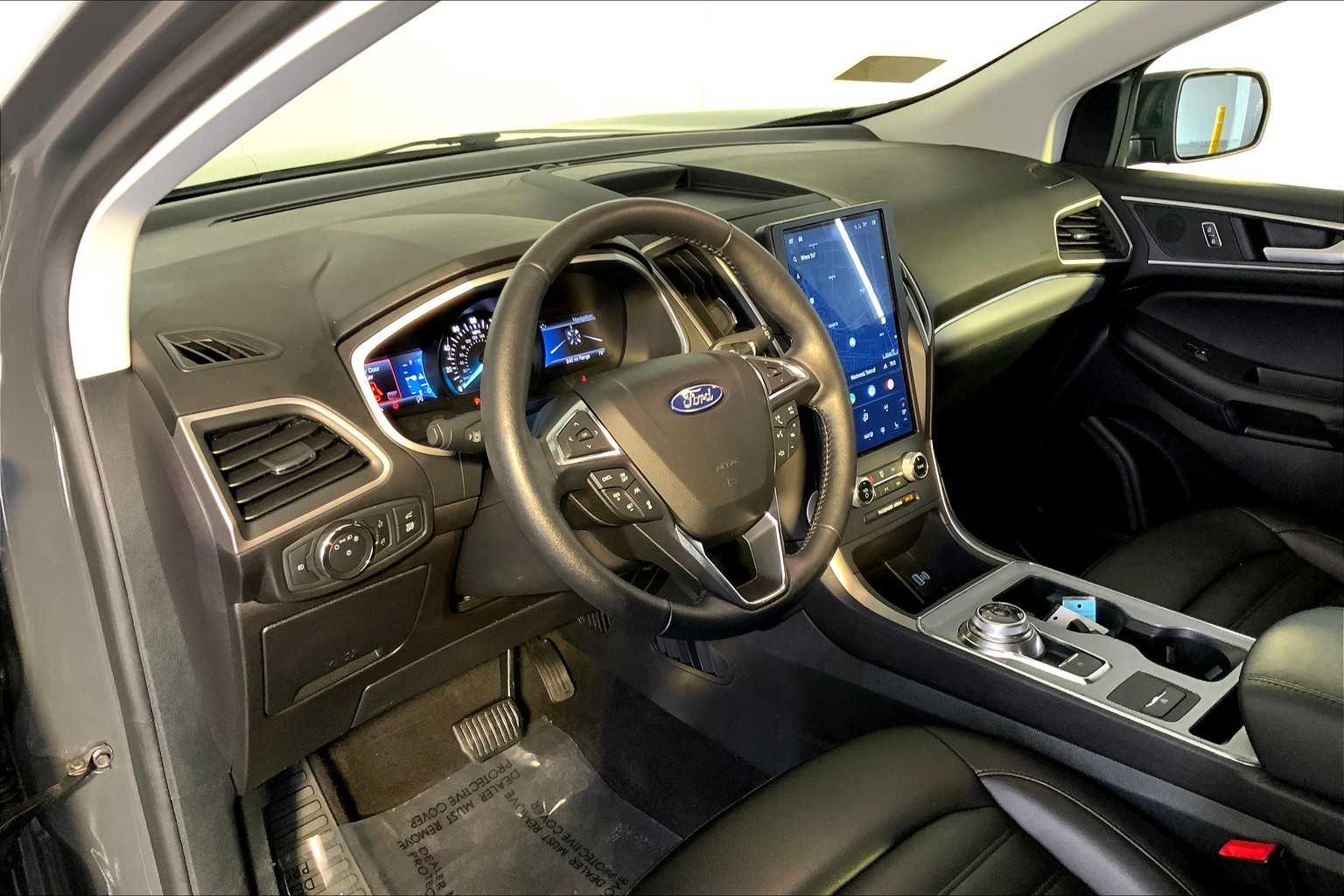 2021 Ford Edge SEL photo 17