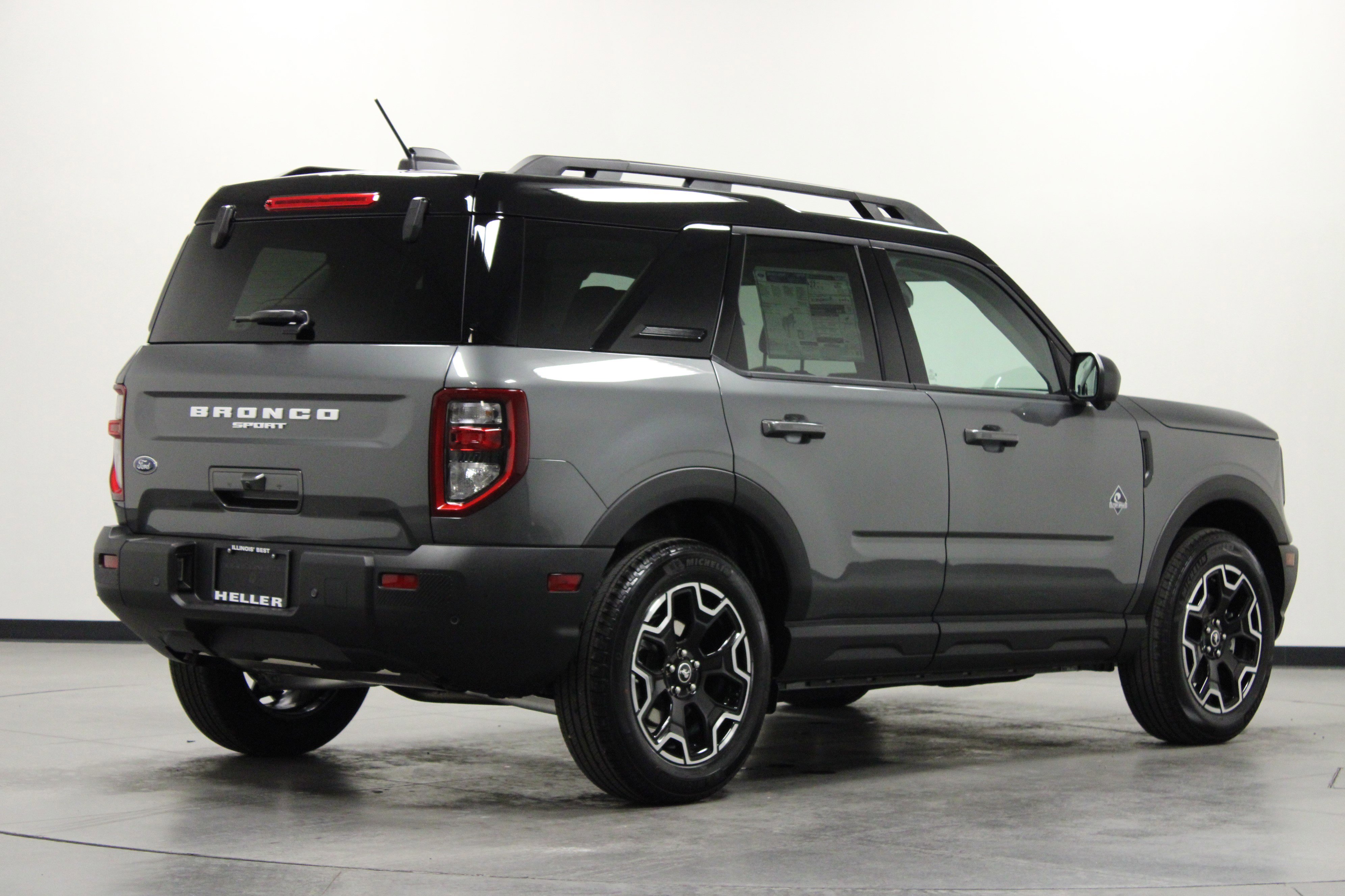 2025 Ford Bronco Sport Outer Banks photo 2