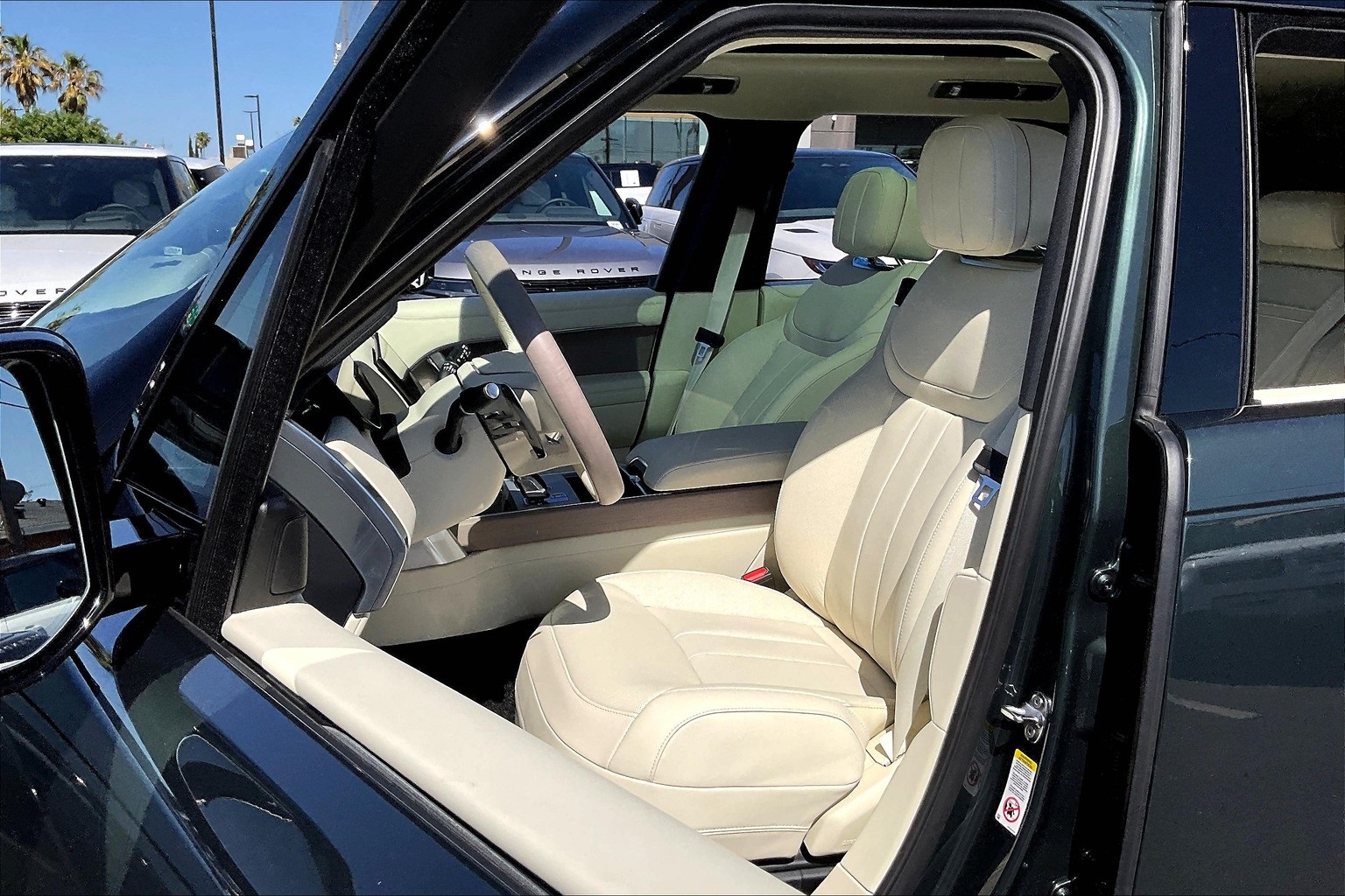 2025 Land Rover Range Rover SE photo 10