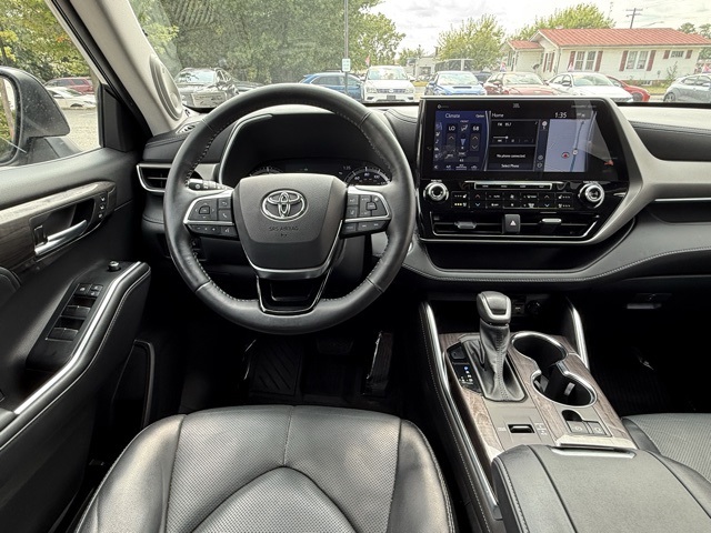 2021 Toyota Highlander Hybrid Limited photo 22