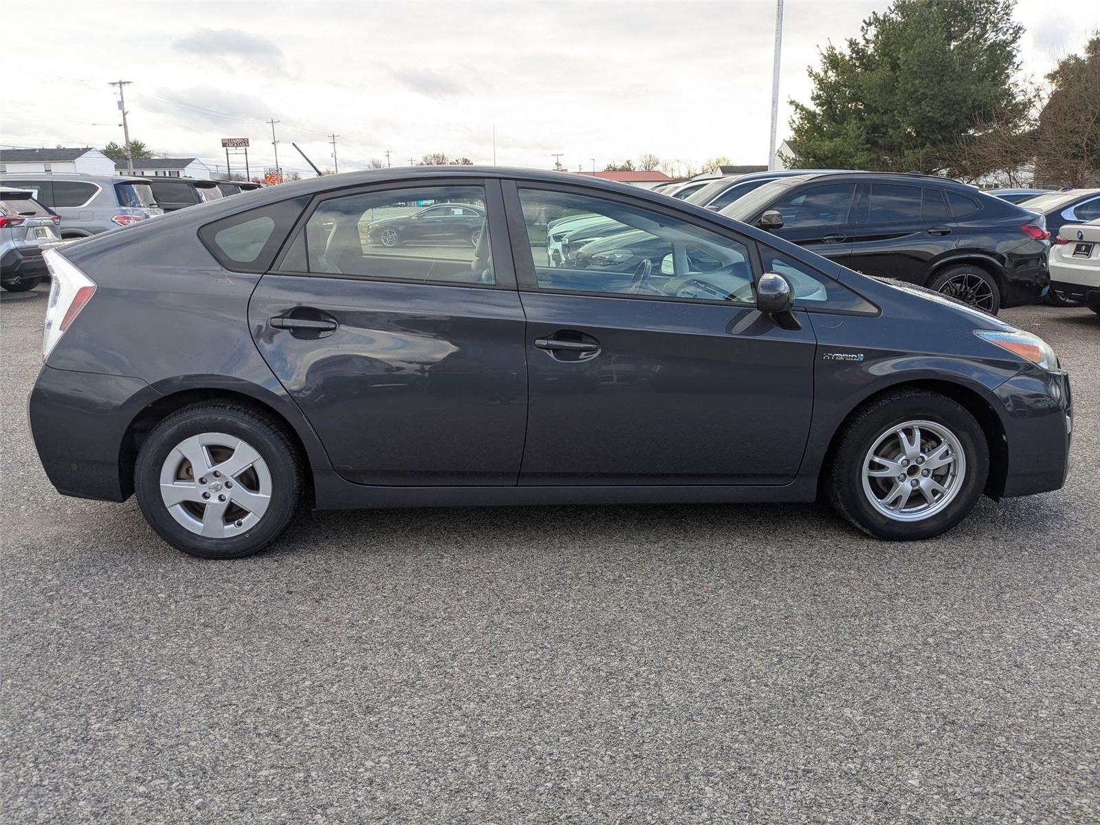 2011 Toyota Prius Four photo 4