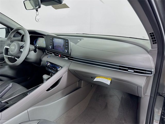 2025 Hyundai Elantra SEL Sport photo 32