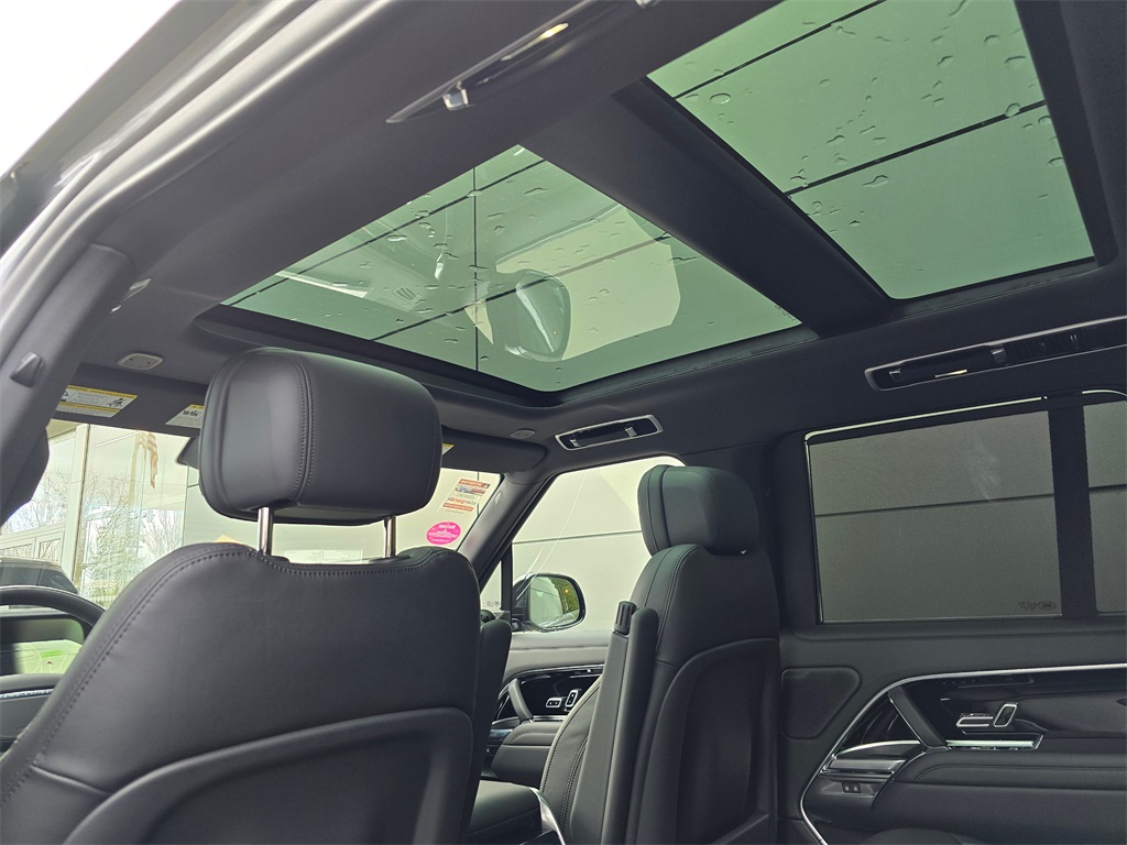2025 Land Rover Range Rover SE photo 22