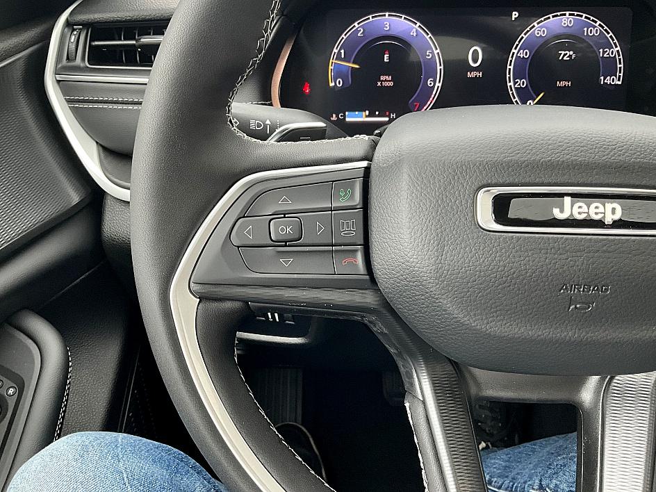 2025 Jeep Grand Cherokee Laredo Altitude photo 21