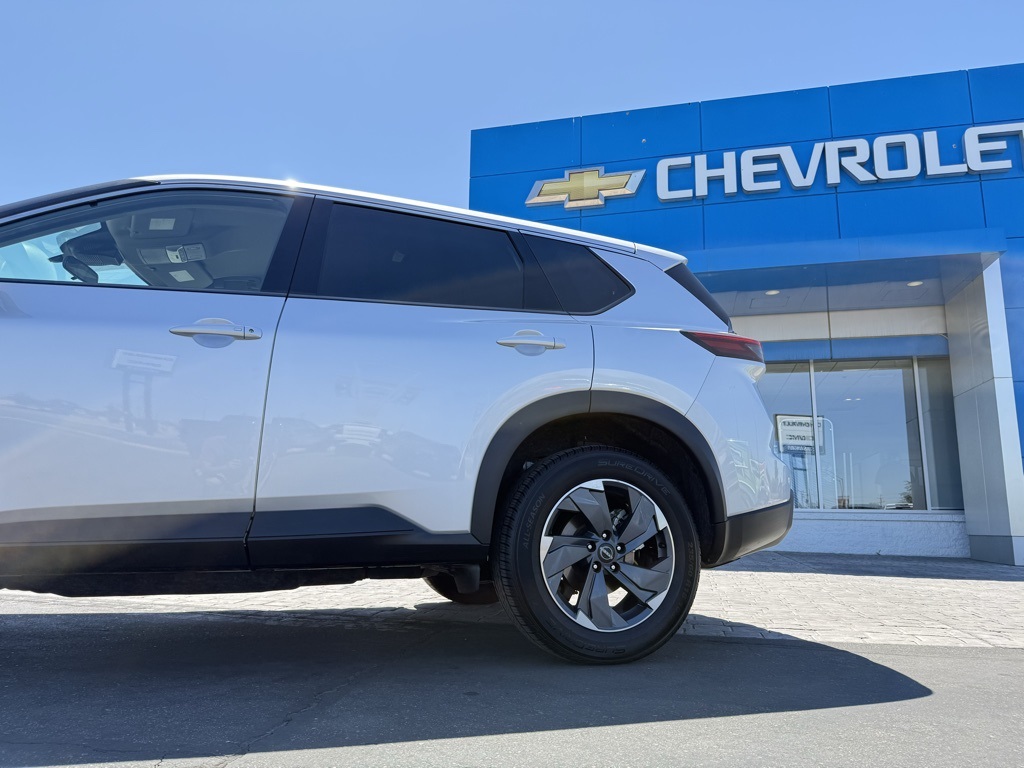 2024 Nissan Rogue SV photo 4