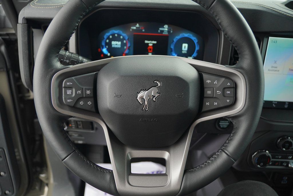 2025 Ford Bronco Badlands photo 13