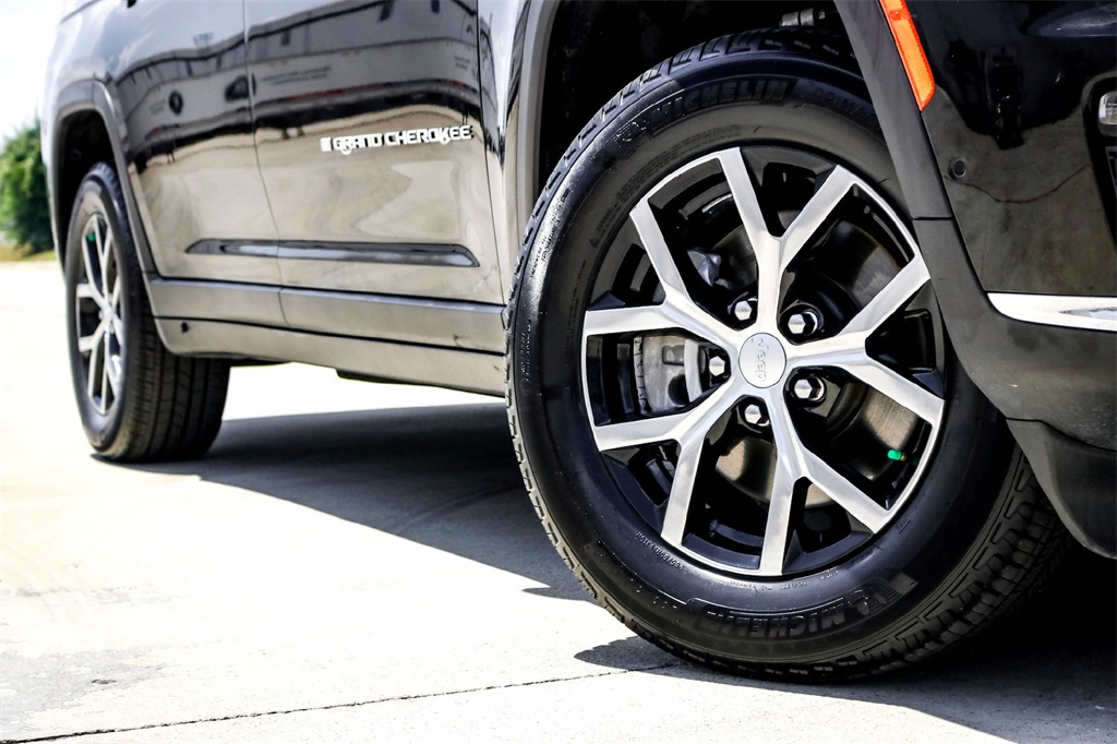 2024 Jeep Grand Cherokee Limited photo 2