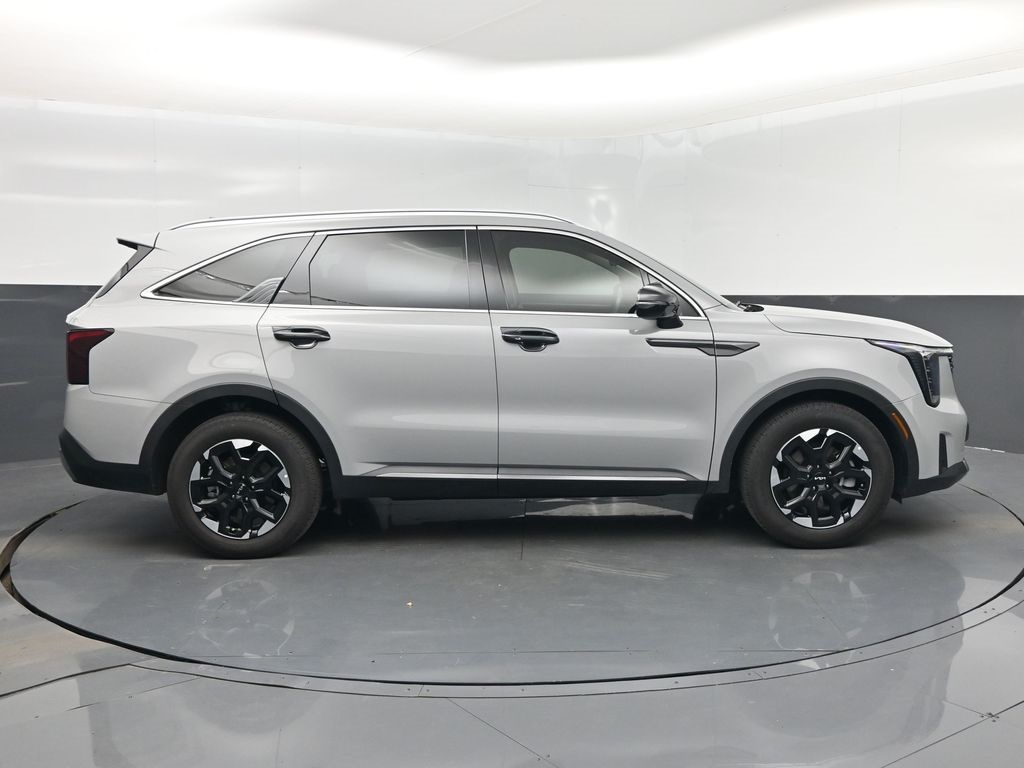 2025 Kia Sorento S photo 18
