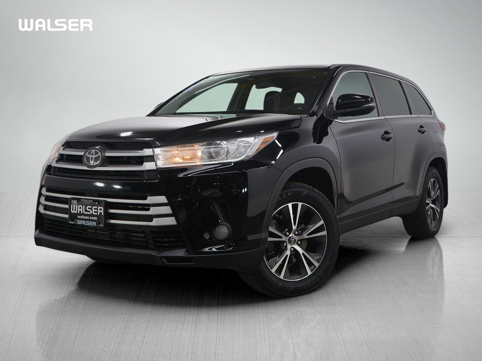 2019 Toyota Highlander LE Plus's photo
