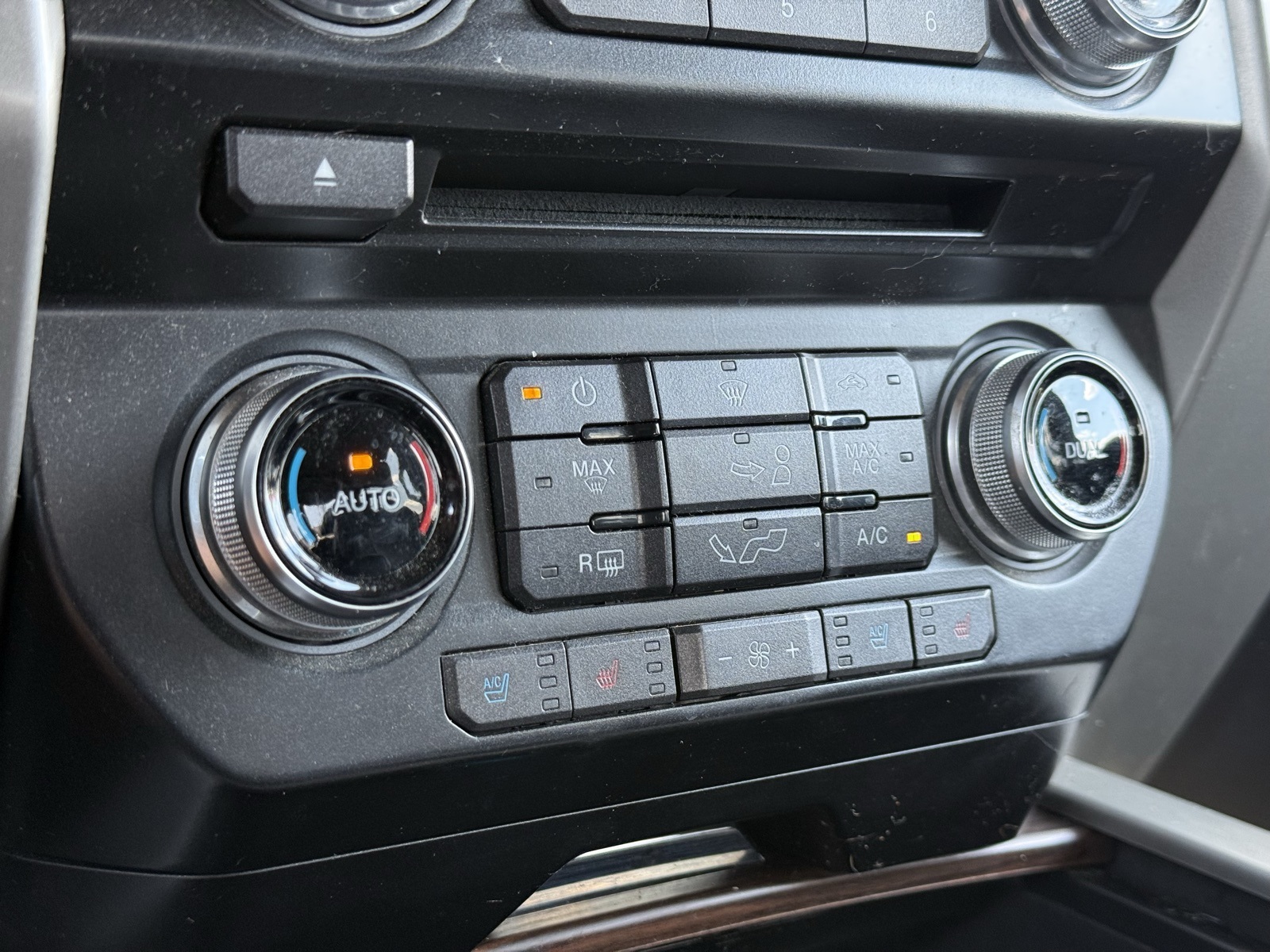 2017 Ford F-150 Lariat photo 29
