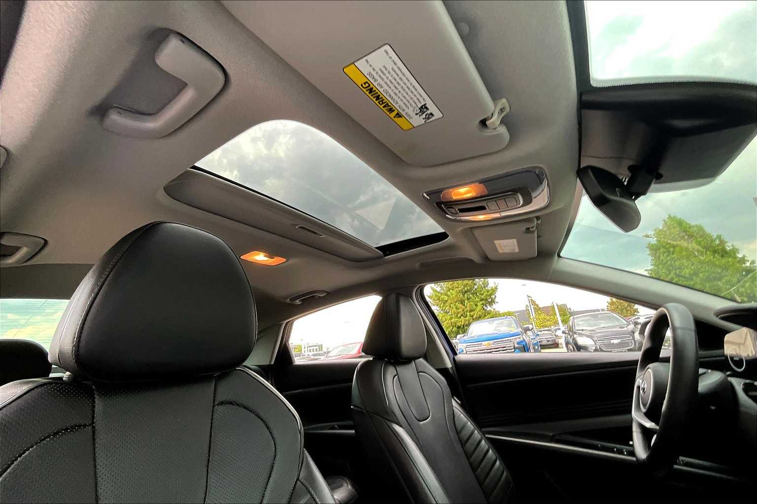 2022 Hyundai Elantra Hybrid Limited photo 12