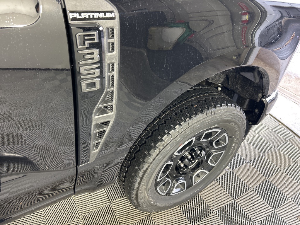 2025 Ford F-350 Platinum photo 4