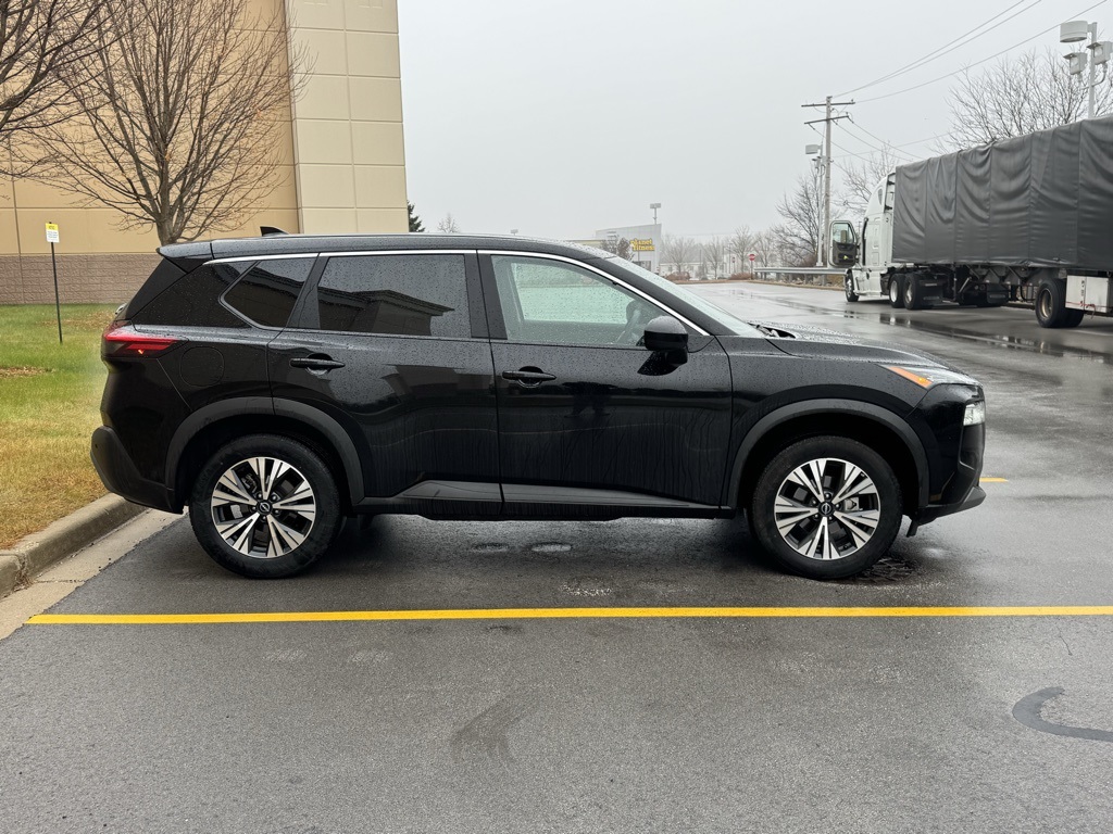 2023 Nissan Rogue SV photo 3