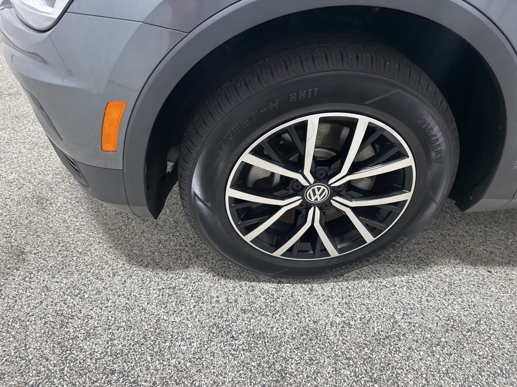 2021 Volkswagen Tiguan R-Line Black SEL photo 6