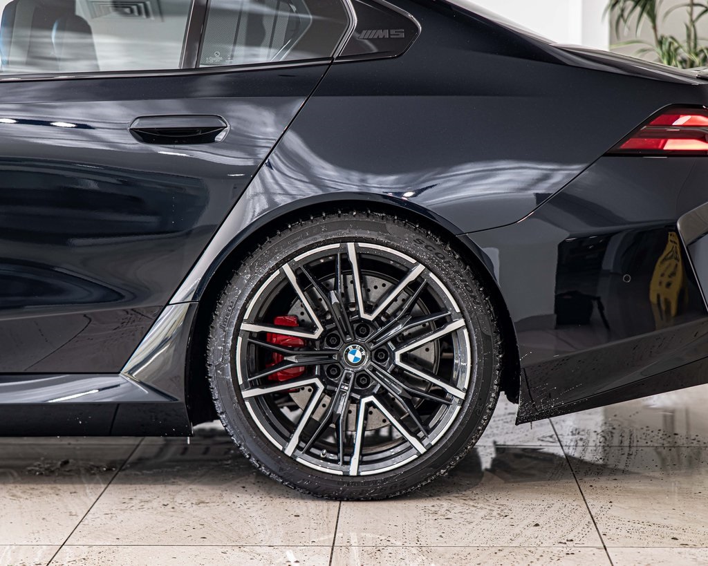 2025 BMW M5 - Image 7