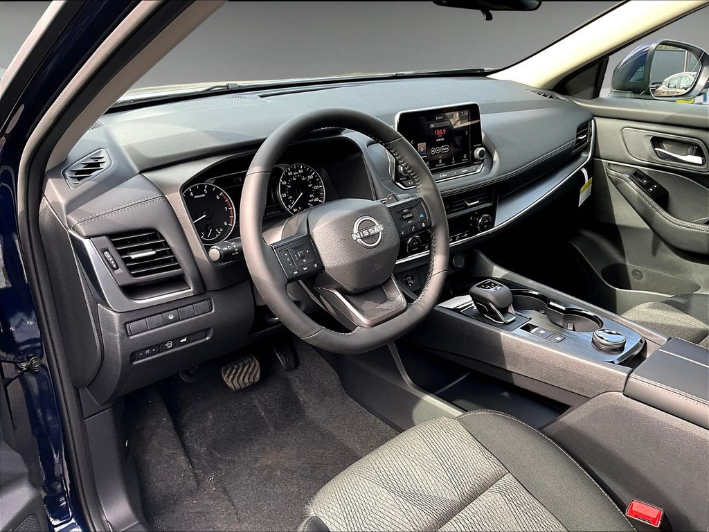 2026 Nissan Rogue SV photo 4