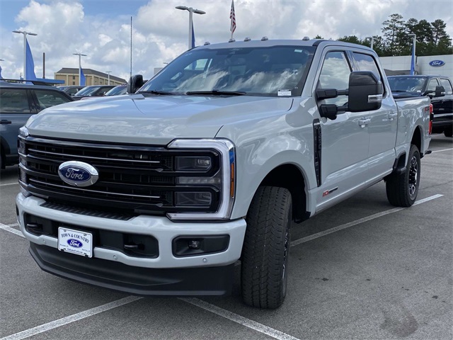 2025 Ford F-250 Platinum photo 4