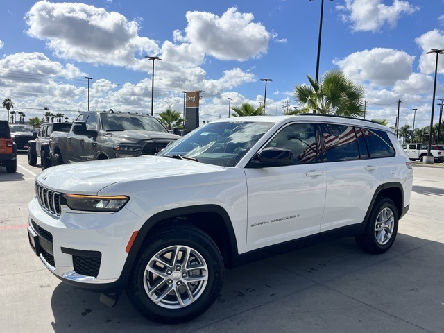 2025 Jeep Grand Cherokee Laredo X photo 2