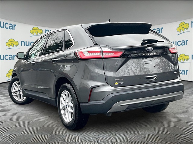 2022 Ford Edge SEL photo 2