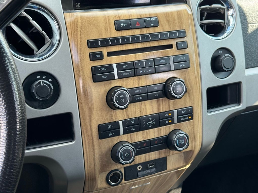 2011 Ford F-150 Lariat photo 29