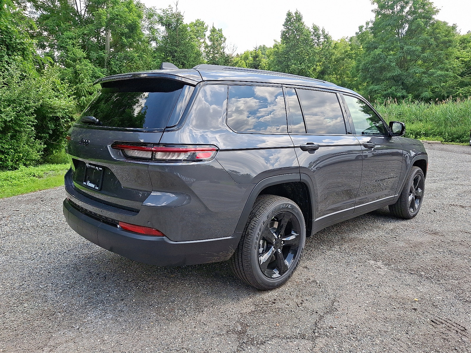 2025 Jeep Grand Cherokee Laredo Altitude photo 4