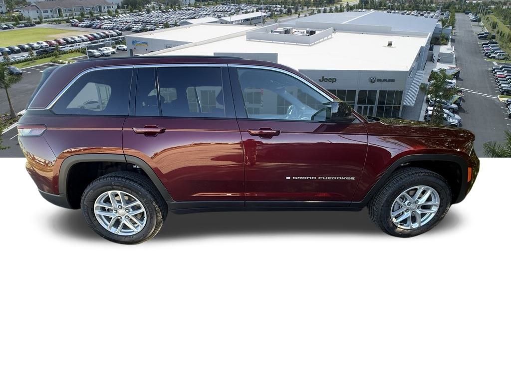 2025 Jeep Grand Cherokee Laredo X photo 3