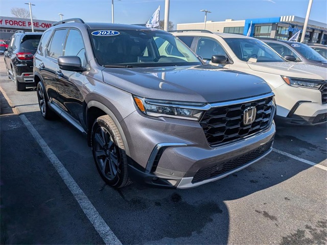 2025 Honda Pilot Touring's photo