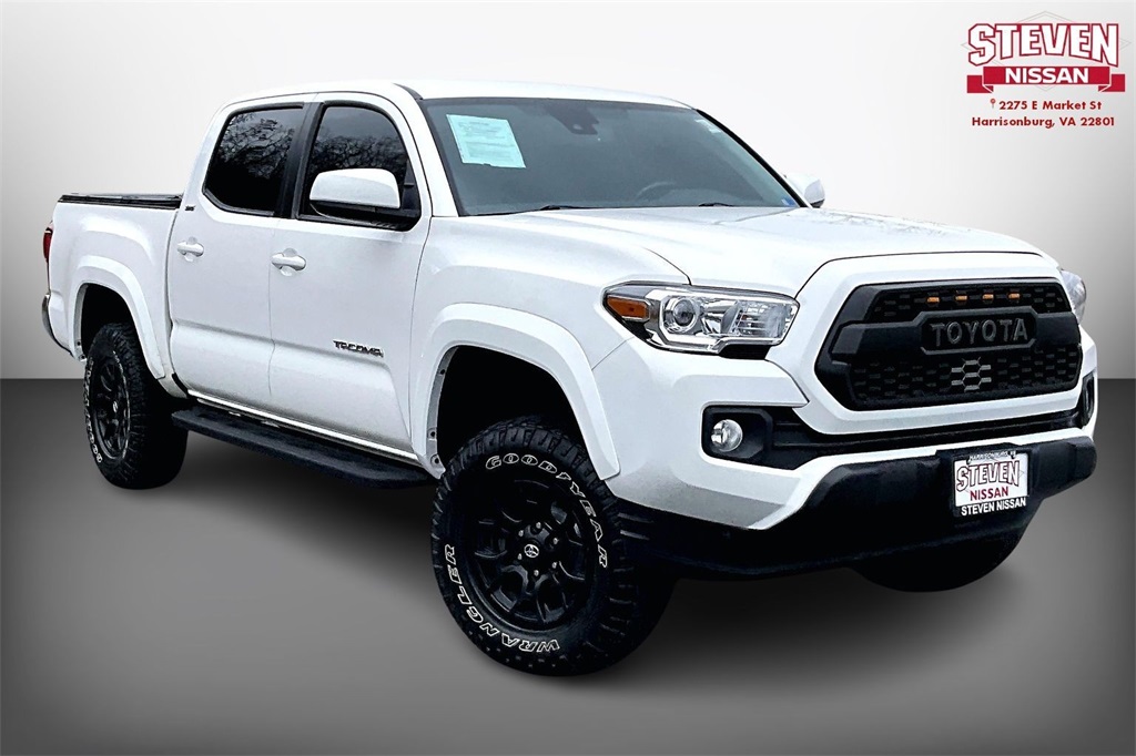 2022 Toyota Tacoma SR5's photo