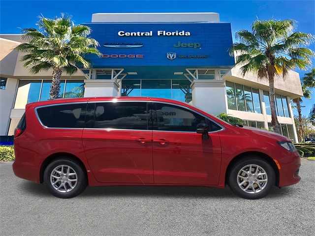 2026 Chrysler Voyager L photo 3