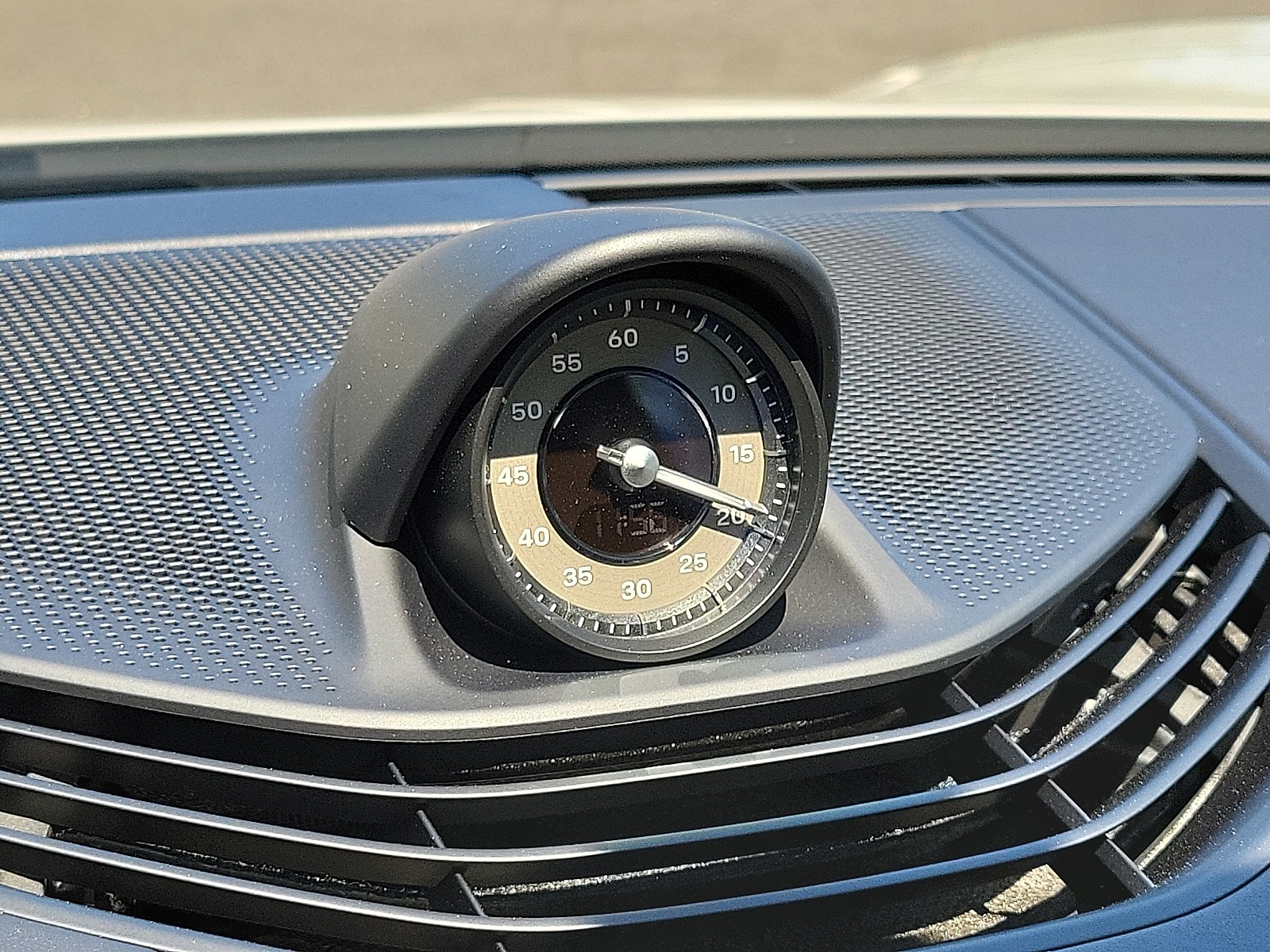 2025 Porsche Taycan Turbo photo 20