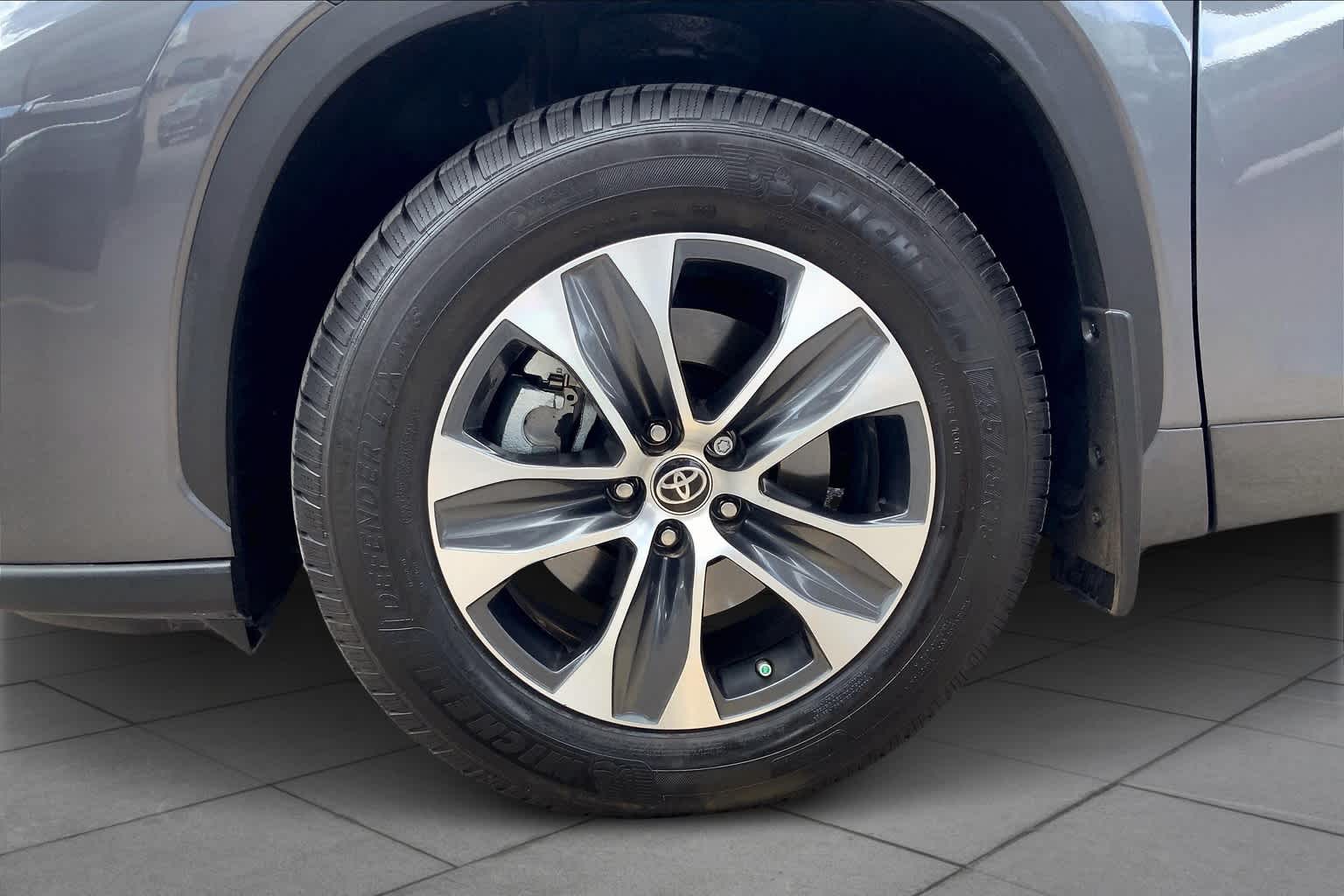 2022 Toyota Highlander XLE photo 17