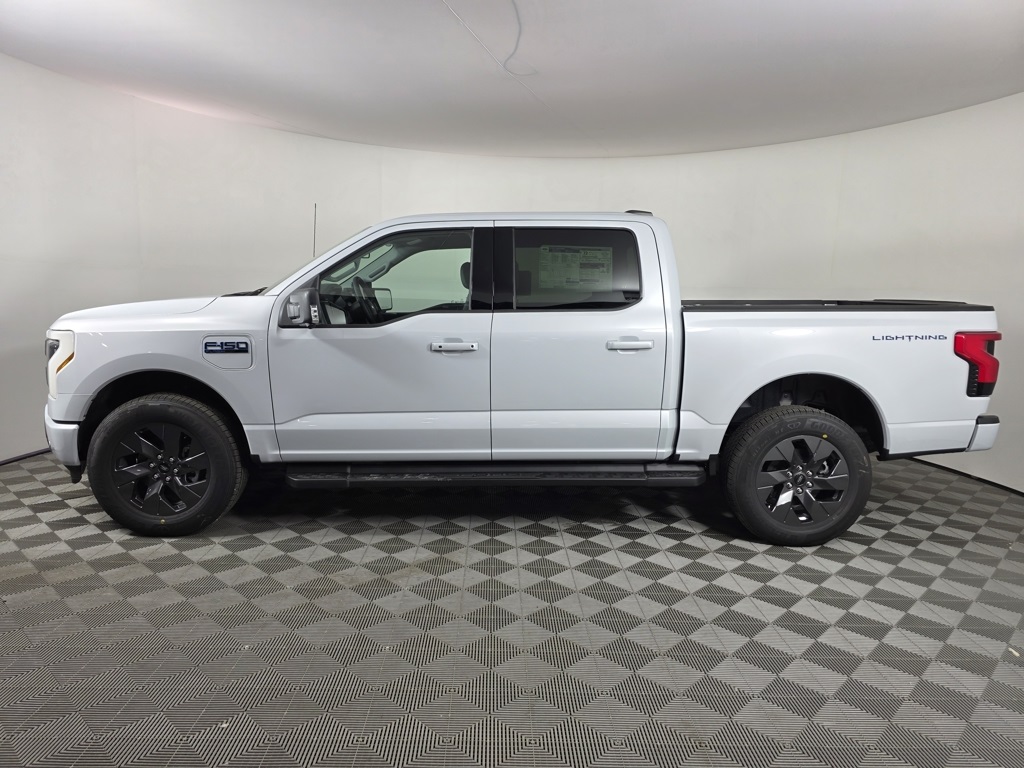 2025 Ford F-150 Lightning XLT photo 2