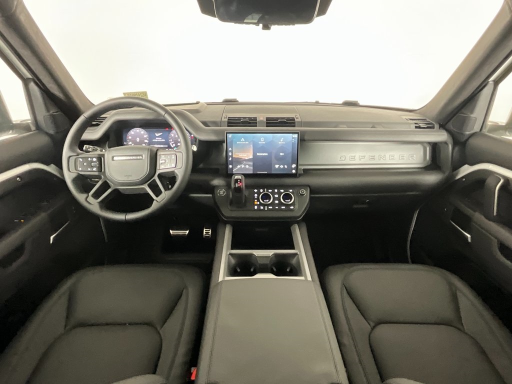2025 Land Rover Defender 110 V8 photo 4