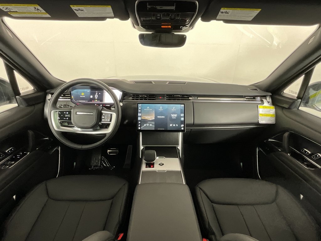 2025 Land Rover Range Rover SE photo 3