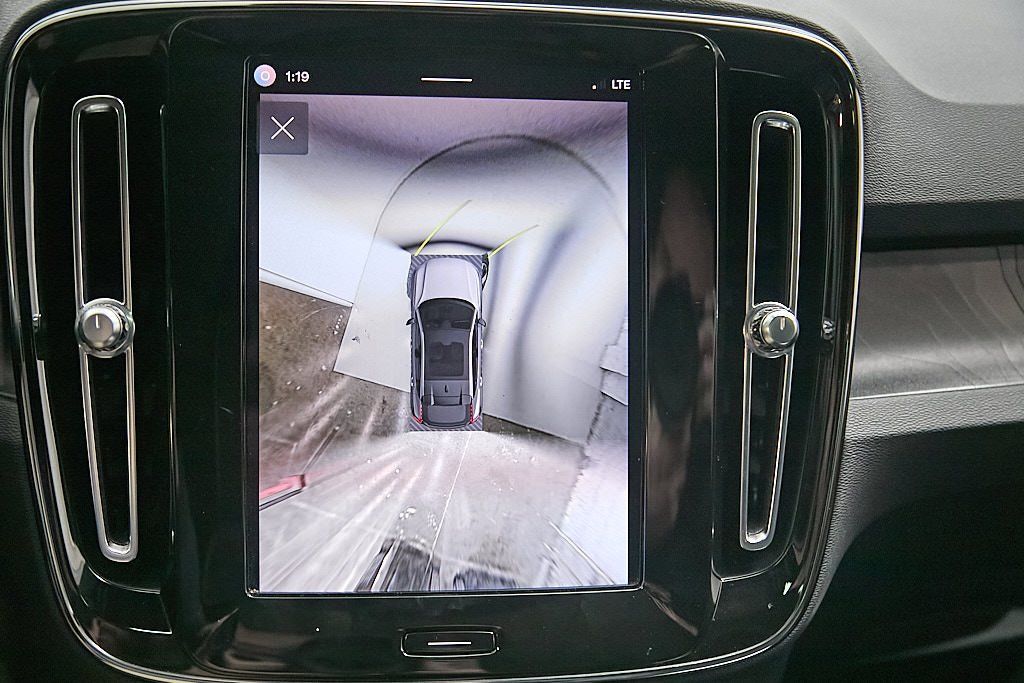 2023 VOLVO C40 - Image 26