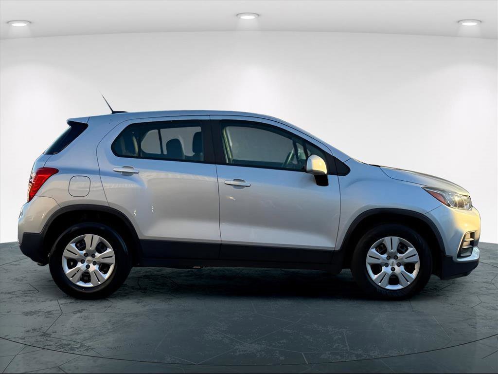 2017 Chevrolet Trax LS photo 4