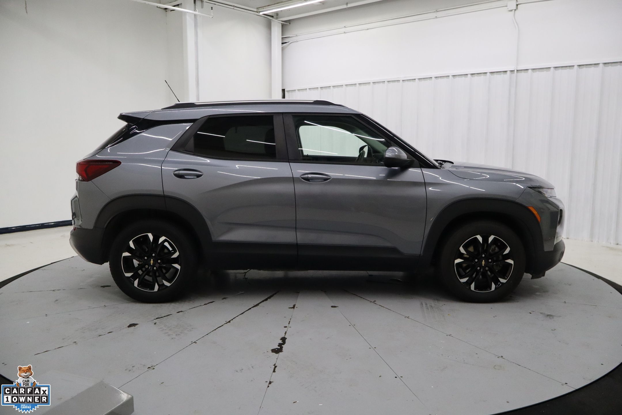 2021 Chevrolet Trailblazer LT photo 2
