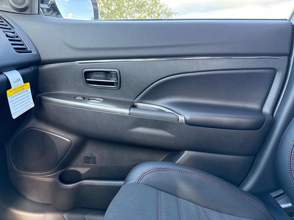 2025 Mitsubishi Outlander Sport ES SE LE photo 22