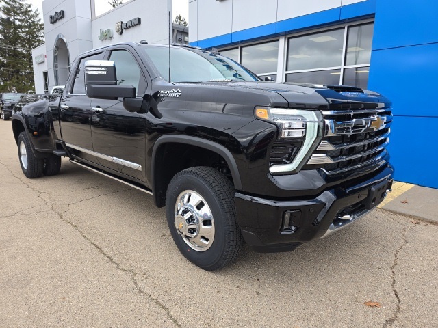 2026 Chevrolet Silverado 3500HD High Country's photo